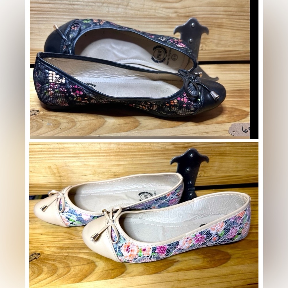 2 PAIR of P & W round toe ballet flats Black & cream lace floral w/ bow 605